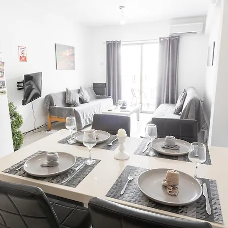 Special Offer -50 Percent Off - Square Apartman *